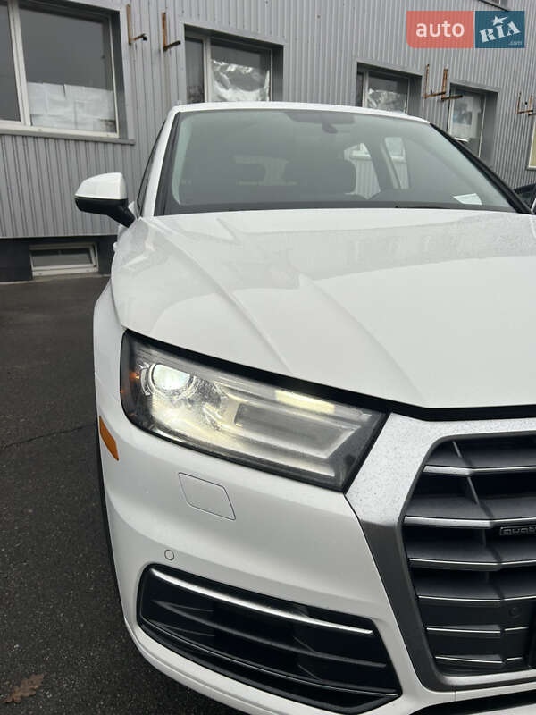 Внедорожник / Кроссовер Audi Q5 2018 в Сумах