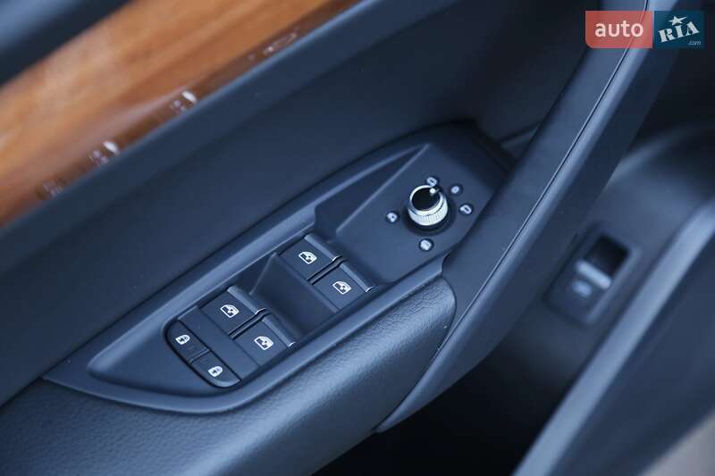 Внедорожник / Кроссовер Audi Q5 2023 в Киеве