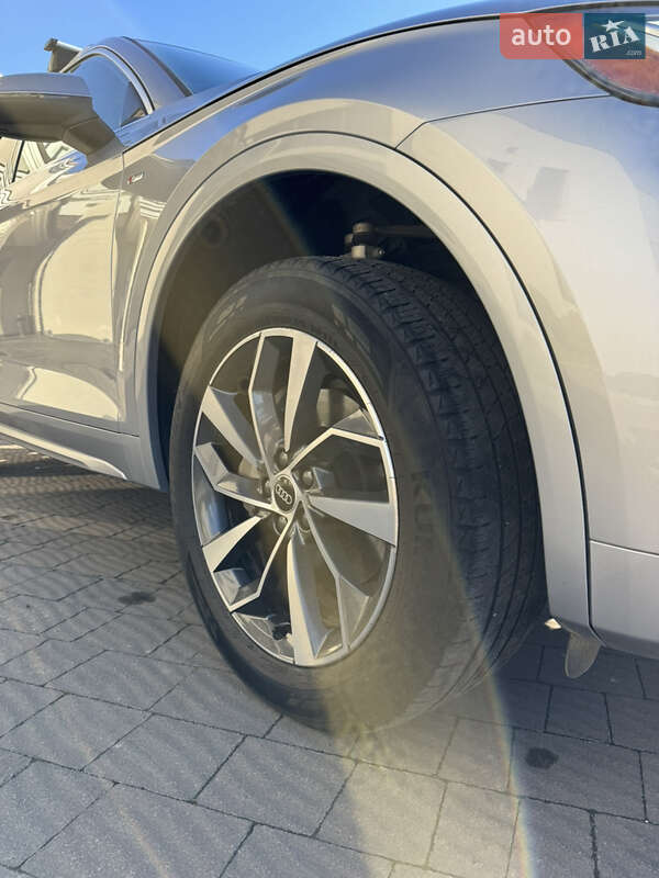 Внедорожник / Кроссовер Audi Q5 2022 в Львове