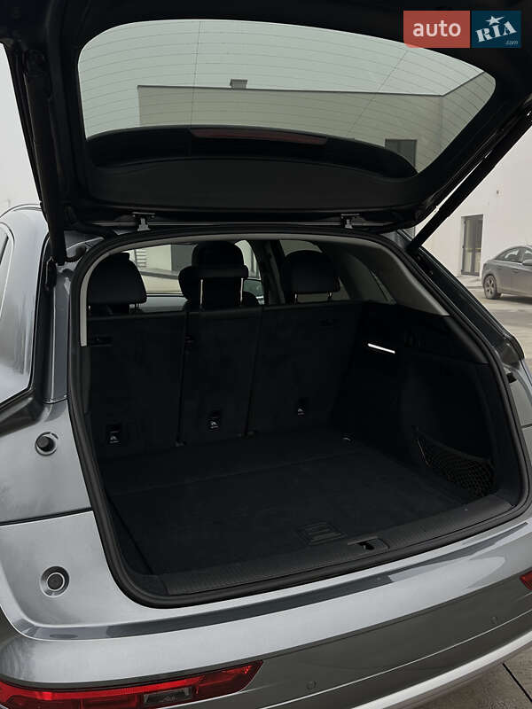 Внедорожник / Кроссовер Audi Q5 2017 в Луцке