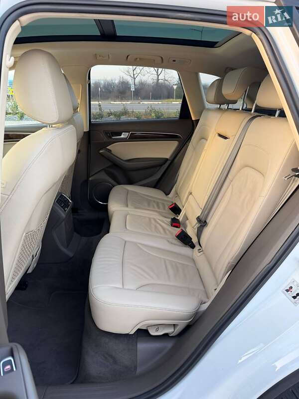 Внедорожник / Кроссовер Audi Q5 2015 в Ужгороде