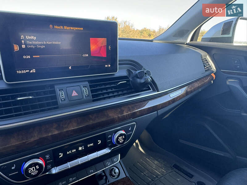 Внедорожник / Кроссовер Audi Q5 2017 в Новояворовске