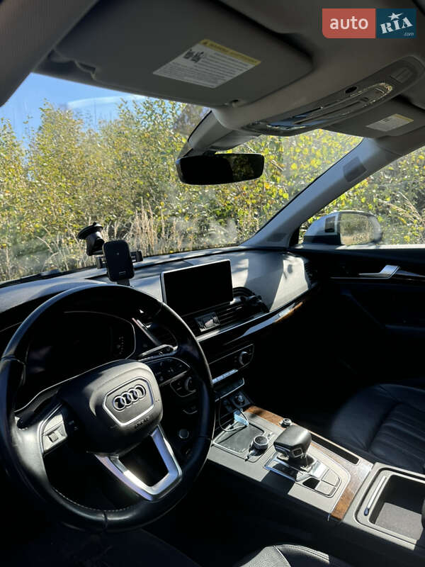 Внедорожник / Кроссовер Audi Q5 2017 в Новояворовске