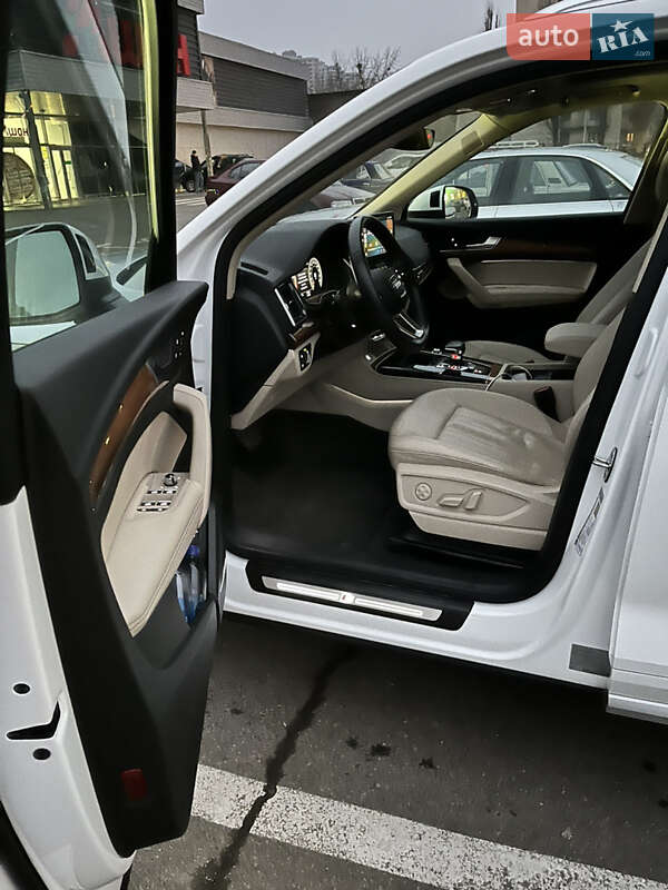 Внедорожник / Кроссовер Audi Q5 2022 в Киеве