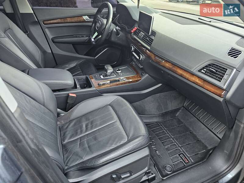 Внедорожник / Кроссовер Audi Q5 2017 в Луцке