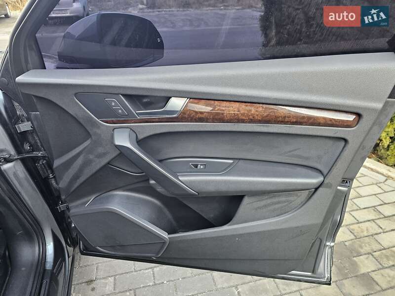 Внедорожник / Кроссовер Audi Q5 2017 в Луцке