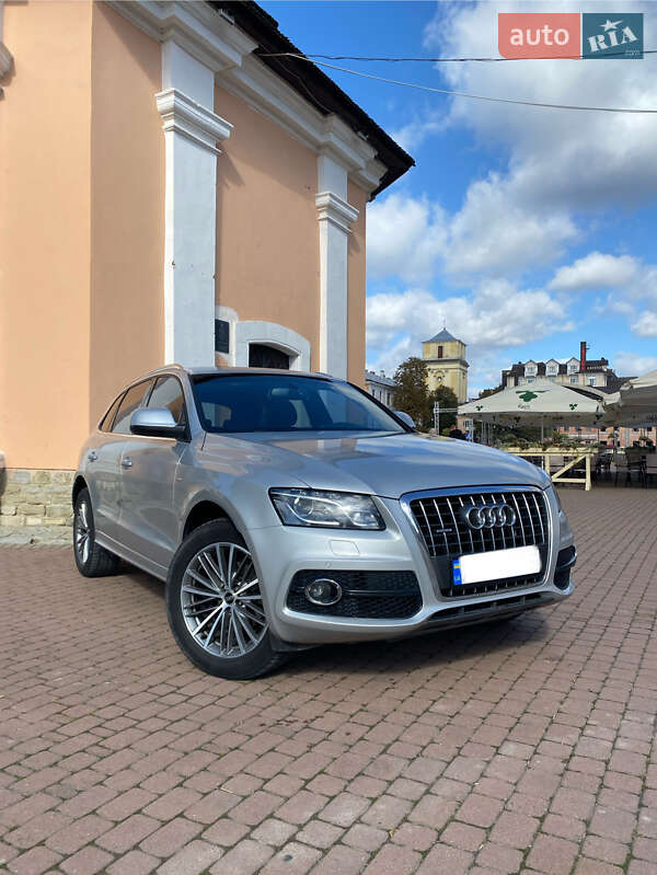 Внедорожник / Кроссовер Audi Q5 2010 в Каменец-Подольском