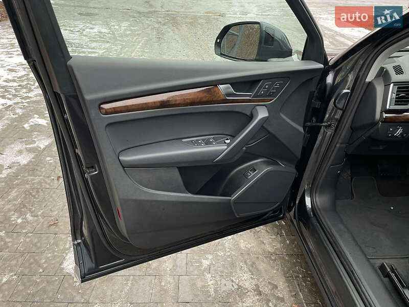 Позашляховик / Кросовер Audi Q5 2020 в Рівному