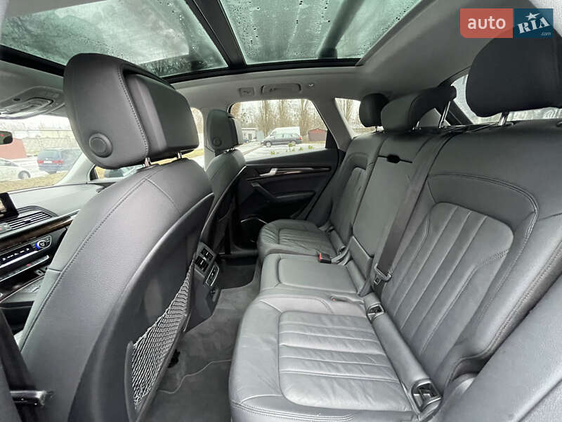 Позашляховик / Кросовер Audi Q5 2020 в Рівному