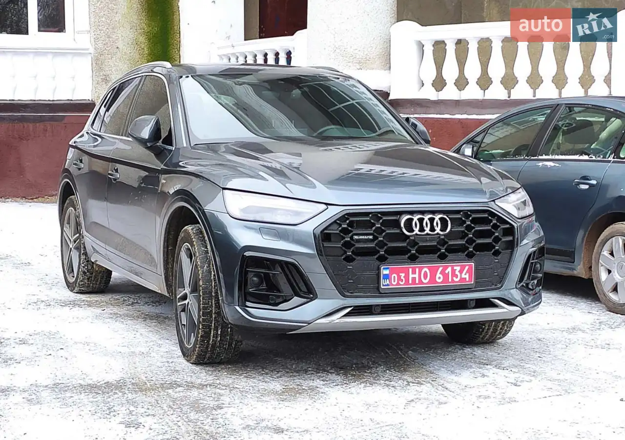 Audi Q5 55 quattro Plug-in Hybrid без пробігу Україні преміальний SUV з гібридною установкою що поєднує високу динаміку, економічність і високий рівень комфорту, потужне та комфортне авто в гарному стані.
Комплектація S-Line з додатковими пакетами опцій:
Аудіосистема Premium Sound
- Двигун 2.0 TFSI + електромотор потужність 367 к.с.
- Заряджається від електромережі 220 вольт
- Коробка 7-ми ступінчата Tiptronic
- Оздоблення салону шкірою Nappa
- Чорний потолок - Панорамний дах
- Легкосплавні диски S-Line 20"
- Багатофункціональне шкіряне кермо з підідрівом
- Цифрова панель приладів Virtual Cockpit
- Система контролю тиску в шинах
- Система контролю "сліпих" зон
- Трьохзонна система клімат контролю
- Комфортні передні сидіння з електричним регулюванням нахилу та висоти з функцією памяті.
- Функція електричного регулювання підтримки попереку в 4-х положеннях - Камери 360°
- Шторки на задніх дверях
- Безключевий доступ
- Підсвітка дверей та ручок з зовні
- Система утримання смуги руху.
- Функція регулювання обмеження швидкості.
- Адаптивний круіз-контроль.
- Передній та задній парктронік.
- Багажник з електроприводом і датчиком відкриття ногою
- GSM-GPS-WI-FI-NAVI-Bluetooth-CAR Play-Google-голосове керування - Бардачок з охолодженням
- Допомога при старті вгору.
- Допомога при спуску.
- Система сповіщення про слизькі ділянки дороги.
- 3-зонний клімат-контроль
- Сигналізація - Бездротова зарядка
- Комплекс асистентів водія Pilot Assist (адаптивний круїз-контроль, утримання у полосі руху, автокермування, автогальмування)
- Контроль сліпих зон
- Система попередження та автогальмування під час руху заднім ходом
- Світлодіодні адаптивні фари
- Датчики дощу та світла.
Оригінальний підтвержений пробіг 77тис км!
Дійсно гарне авто без жодних проблем!
Детальніше та більше фото по авто за телефоном, телефонуйте по ціні домовимось.