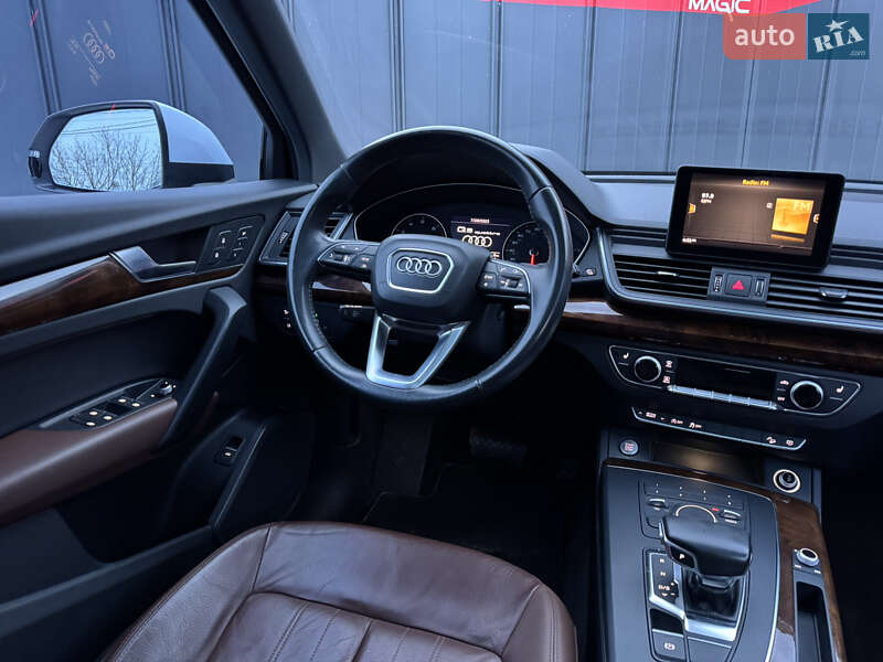 Внедорожник / Кроссовер Audi Q5 2017 в Луцке