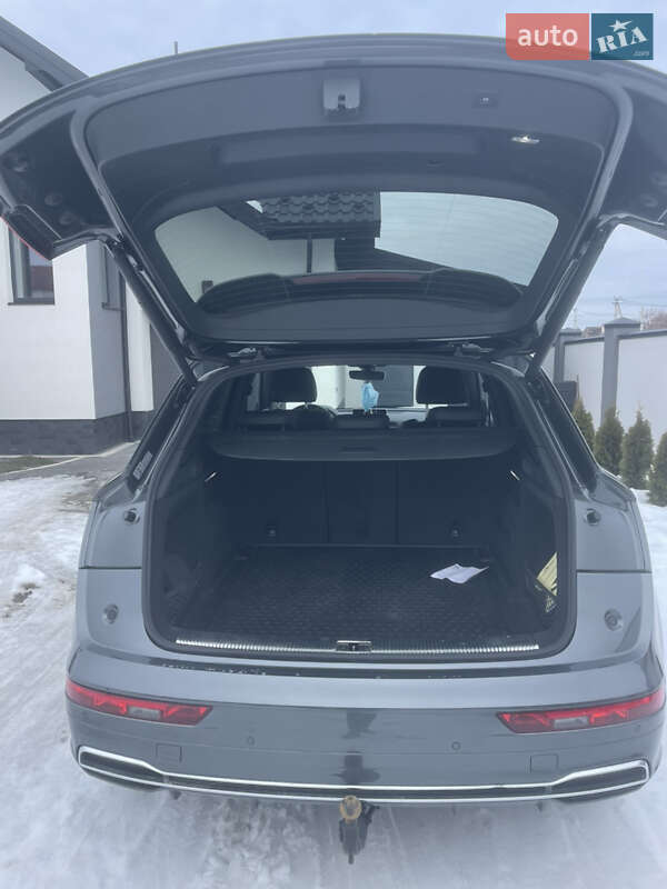 Внедорожник / Кроссовер Audi Q5 2017 в Львове