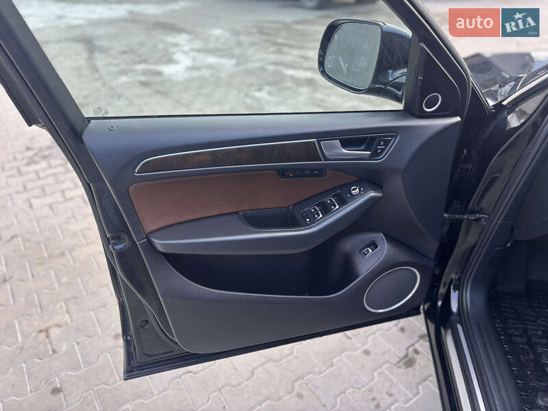 Позашляховик / Кросовер Audi Q5 2016 в Косові