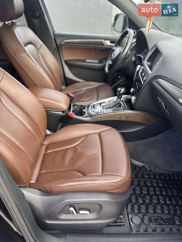 Позашляховик / Кросовер Audi Q5 2016 в Косові