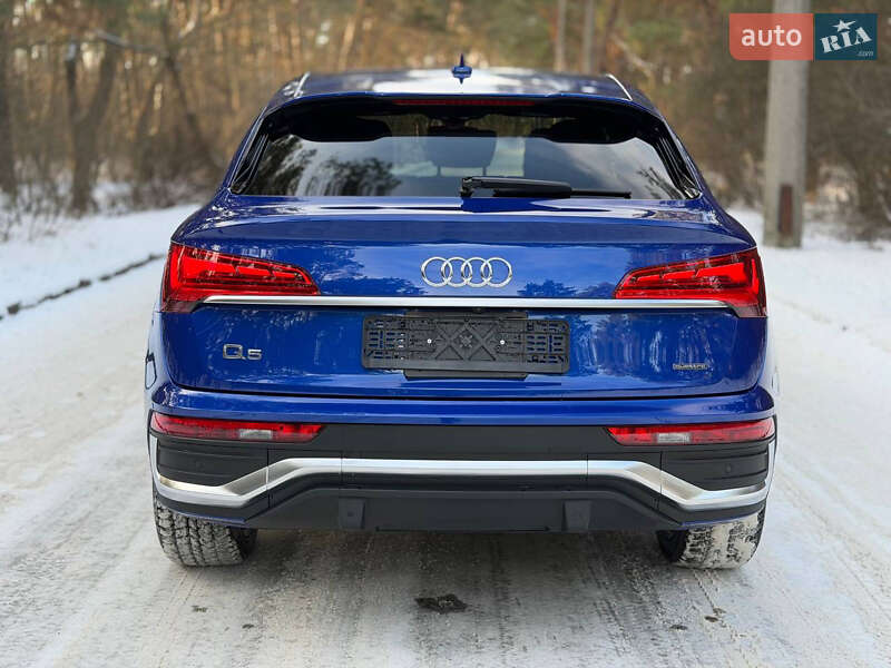 Внедорожник / Кроссовер Audi Q5 2021 в Киеве