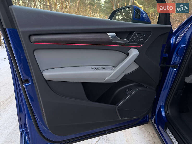 Внедорожник / Кроссовер Audi Q5 2021 в Киеве