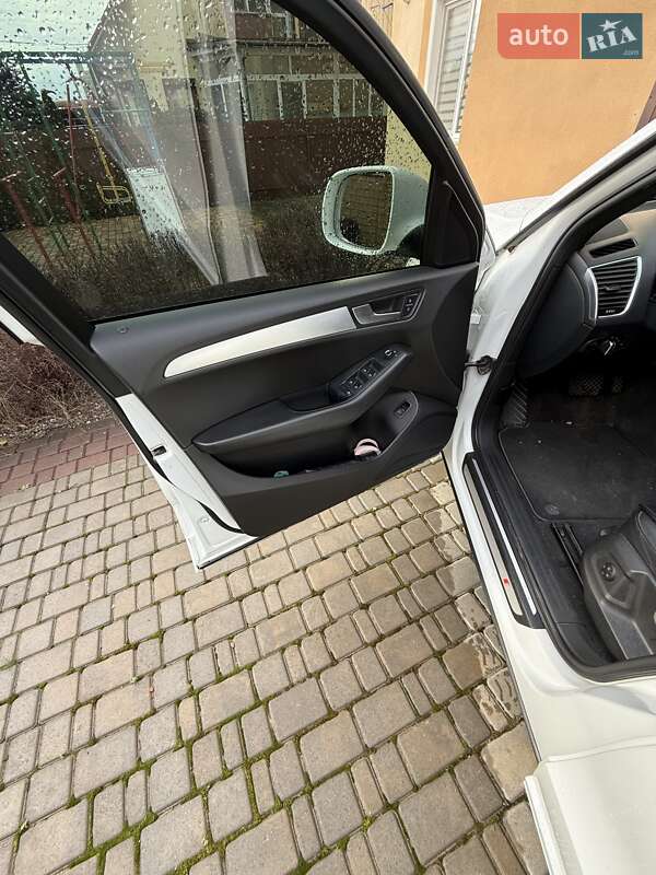 Внедорожник / Кроссовер Audi Q5 2010 в Одессе