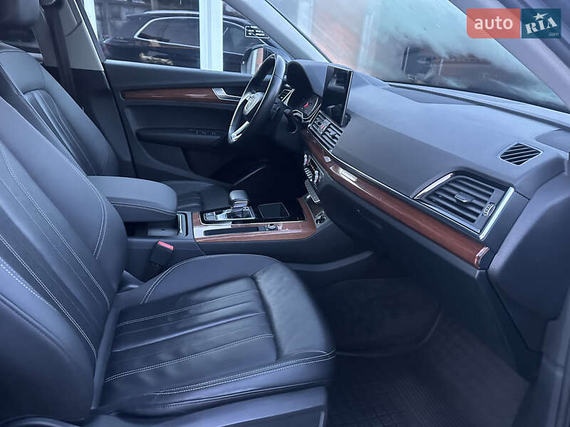 Позашляховик / Кросовер Audi Q5 2021 в Володимирі