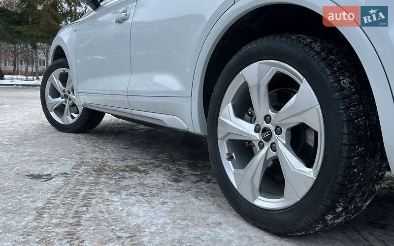Внедорожник / Кроссовер Audi Q5 2023 в Львове