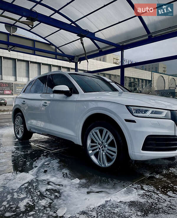 Внедорожник / Кроссовер Audi Q5 2020 в Тернополе