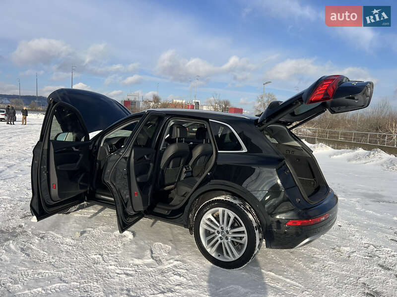 Внедорожник / Кроссовер Audi Q5 2019 в Киеве