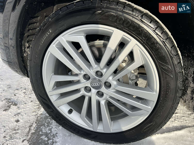 Внедорожник / Кроссовер Audi Q5 2019 в Киеве