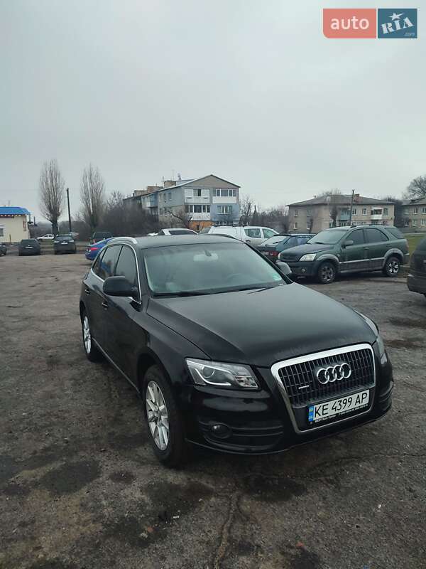 Внедорожник / Кроссовер Audi Q5 2011 в Синельниково