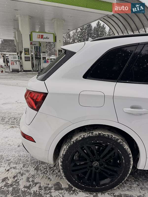 Внедорожник / Кроссовер Audi Q5 2017 в Львове