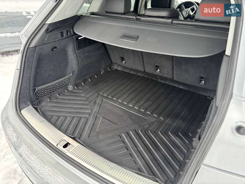 Внедорожник / Кроссовер Audi Q5 2018 в Стрые