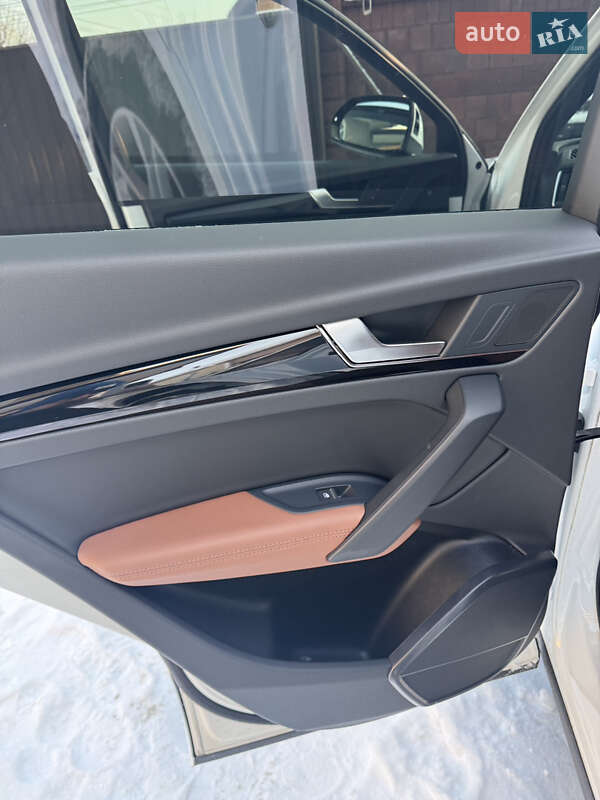 Внедорожник / Кроссовер Audi Q5 2023 в Киеве