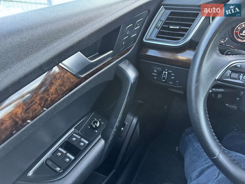 Внедорожник / Кроссовер Audi Q5 2018 в Луцке