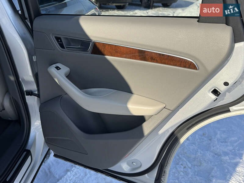 Внедорожник / Кроссовер Audi Q5 2010 в Луцке