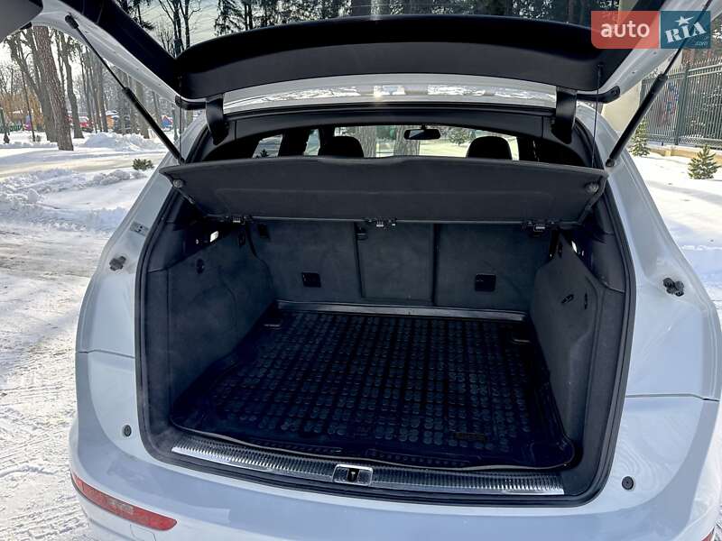 Внедорожник / Кроссовер Audi Q5 2011 в Харькове