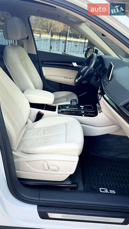 Позашляховик / Кросовер Audi Q5 2018 в Одесі