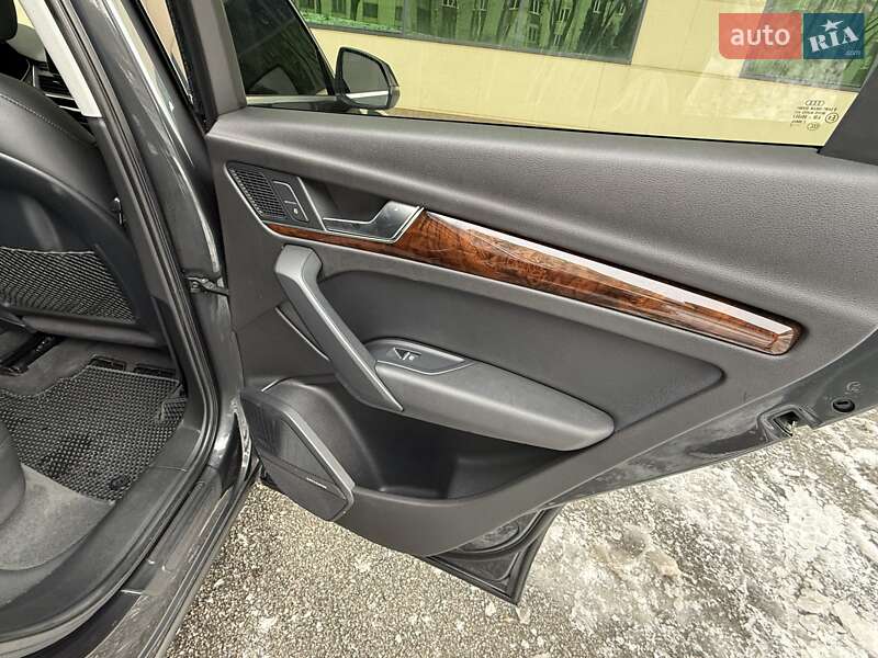 Внедорожник / Кроссовер Audi Q5 2017 в Харькове