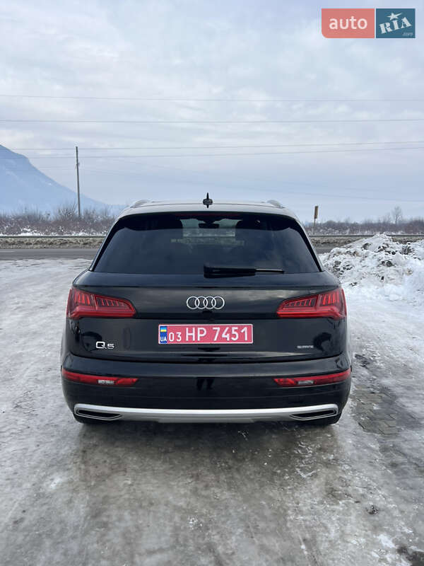 Внедорожник / Кроссовер Audi Q5 2020 в Хусте