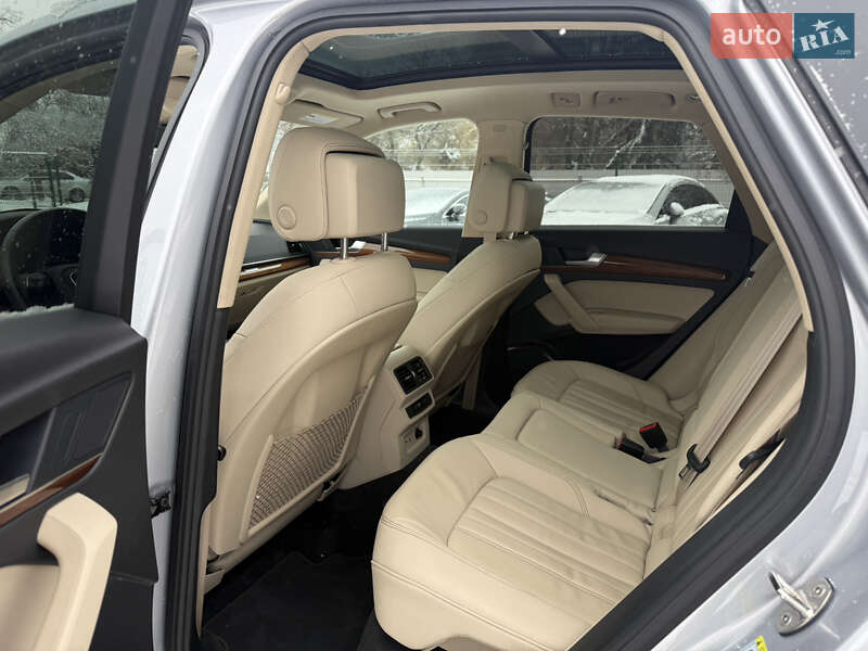 Внедорожник / Кроссовер Audi Q5 2021 в Киеве