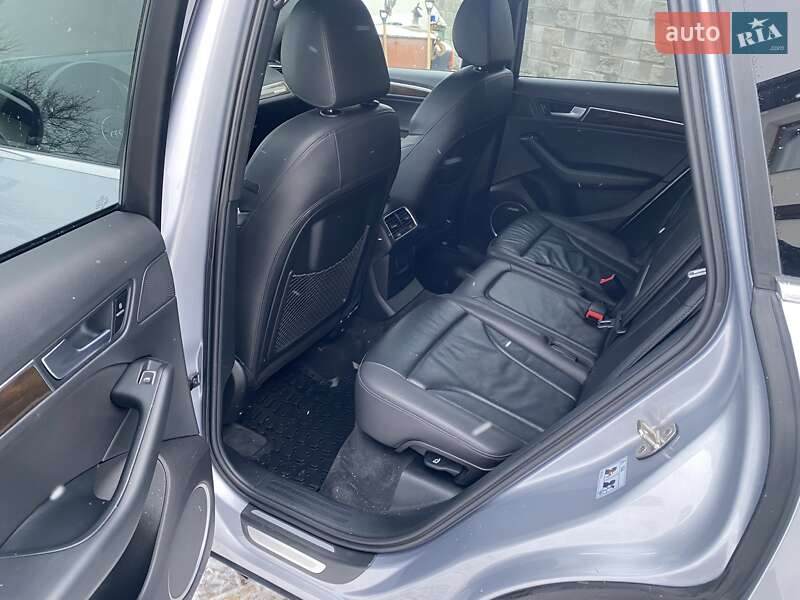 Позашляховик / Кросовер Audi Q5 2016 в Рівному