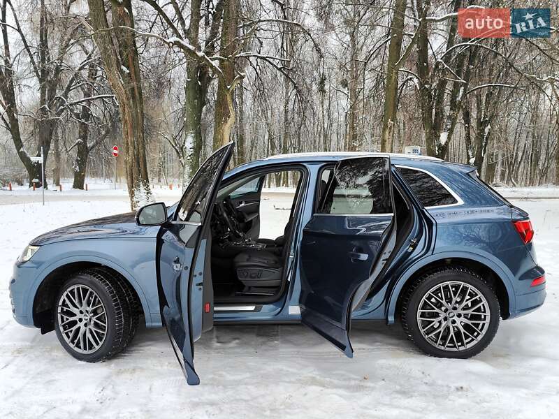Позашляховик / Кросовер Audi Q5 2017 в Києві