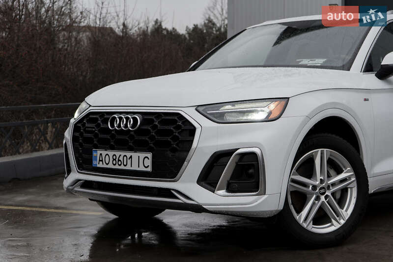 Внедорожник / Кроссовер Audi Q5 2021 в Ужгороде
