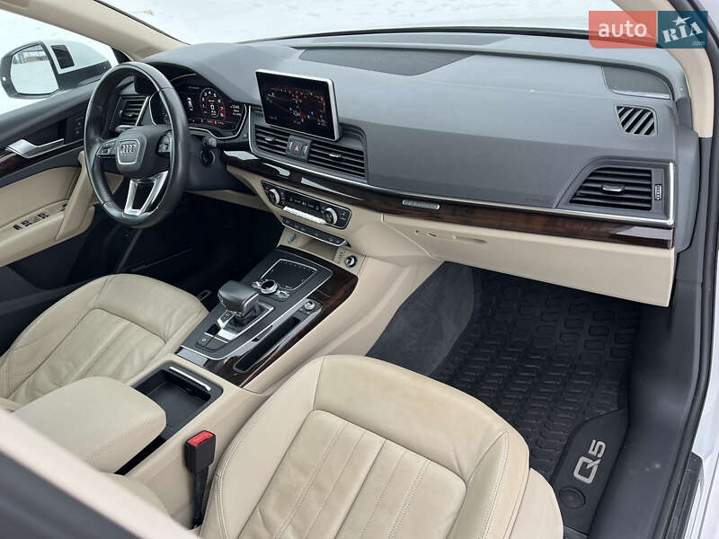 Позашляховик / Кросовер Audi Q5 2018 в Львові