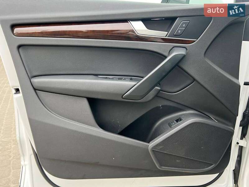 Позашляховик / Кросовер Audi Q5 2017 в Львові