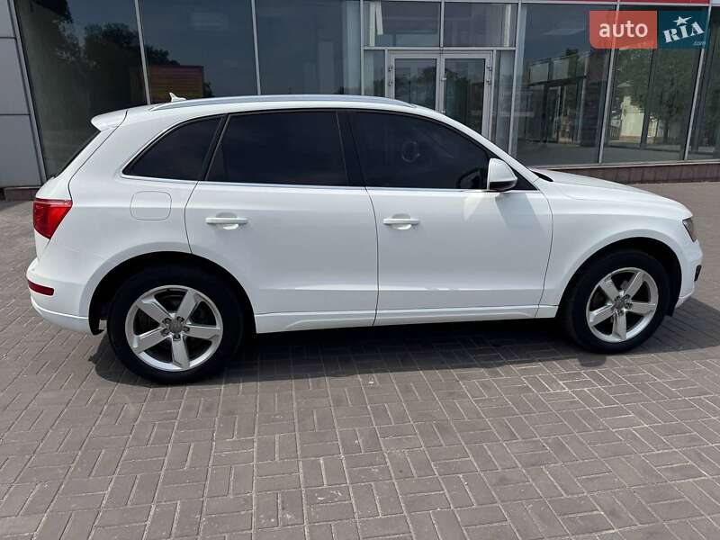 Позашляховик / Кросовер Audi Q5 2011 в Дніпрі