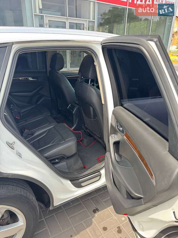 Позашляховик / Кросовер Audi Q5 2011 в Дніпрі