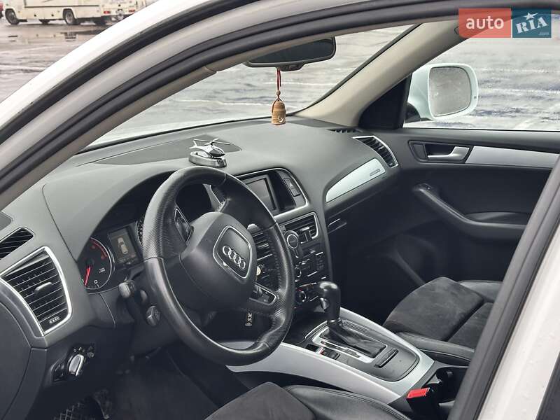 Внедорожник / Кроссовер Audi Q5 2011 в Черновцах