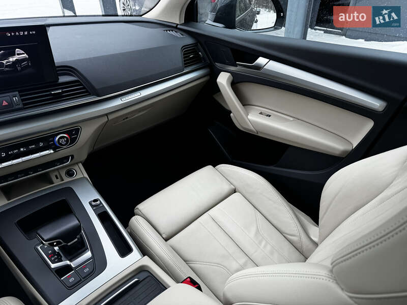 Внедорожник / Кроссовер Audi Q5 2021 в Киеве