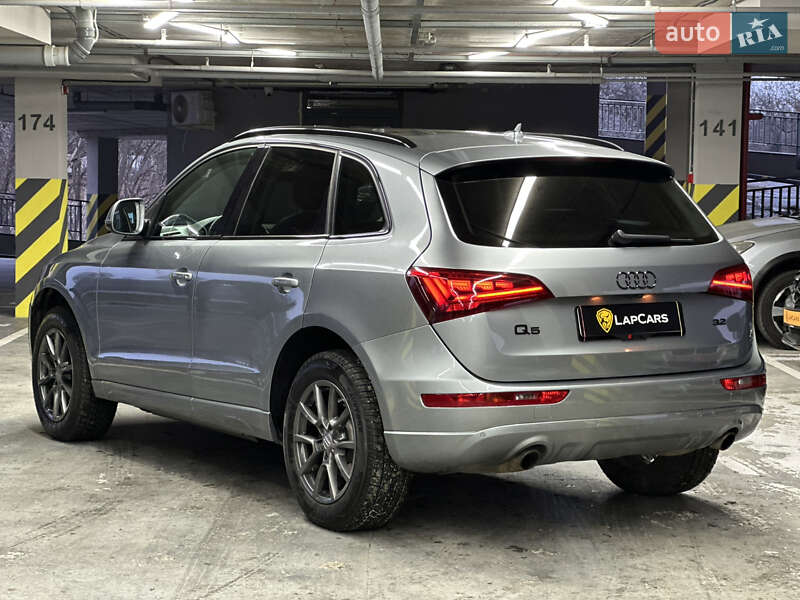 Внедорожник / Кроссовер Audi Q5 2010 в Одессе