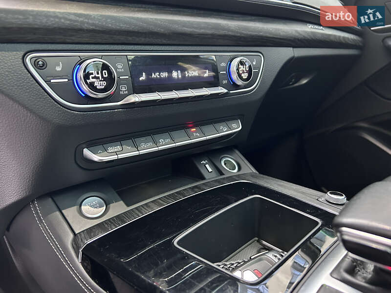 Внедорожник / Кроссовер Audi Q5 2020 в Ивано-Франковске