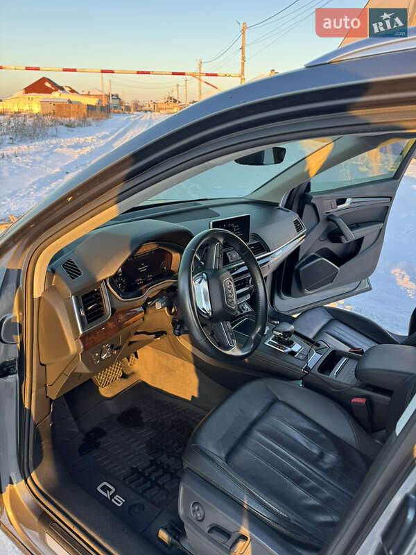 Позашляховик / Кросовер Audi Q5 2019 в Києві