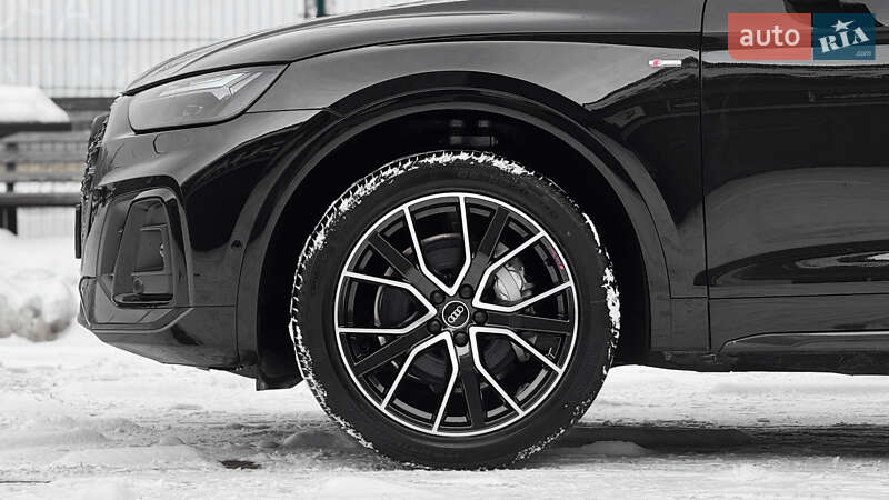 Позашляховик / Кросовер Audi Q5 2021 в Рівному
